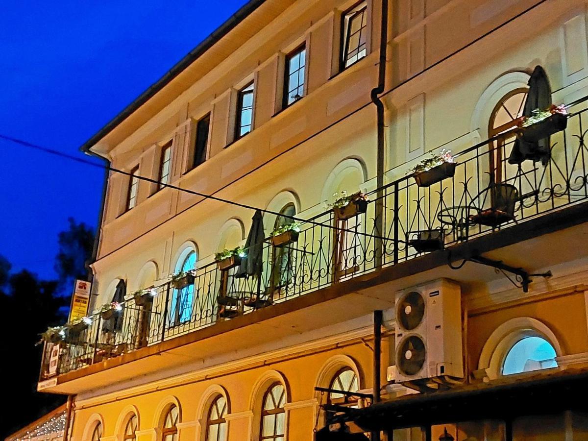 Apartments U Ratushi Камианец-Подилский Екстериор снимка